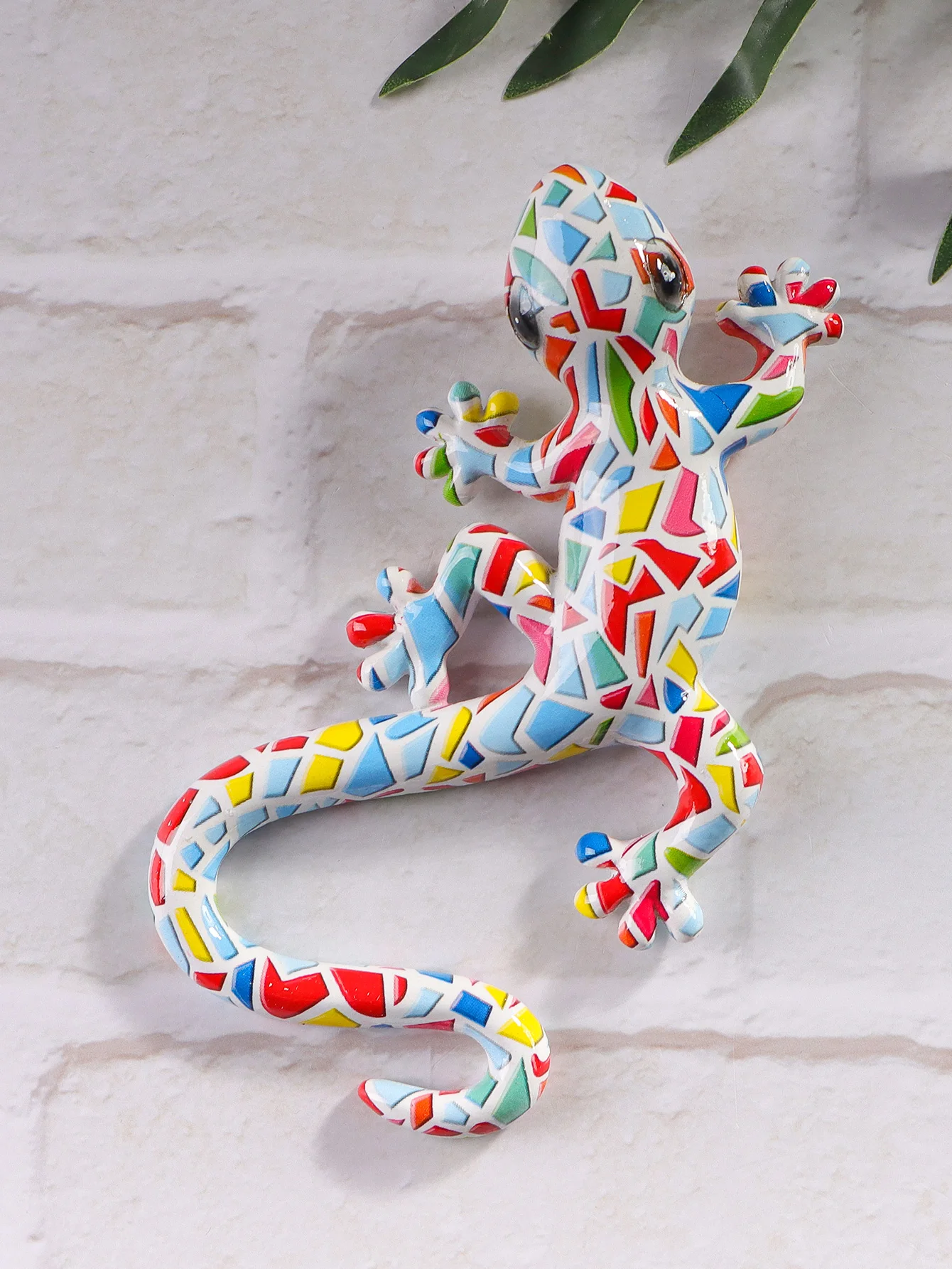 Colorful Mosaic Gecko Resin Figurine, Vibrant Lizard Sculpture for Home, Garden & Wall Decor