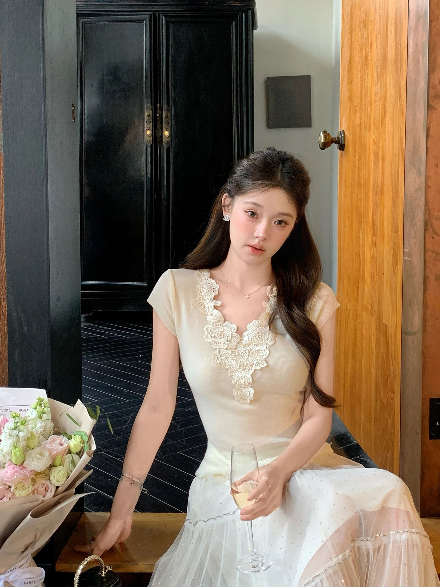 

Xia Xi Mo Fufu Diary V-neck Knitted Lace Patchwork Short Sleeve Slimming Thin Top Women's Elegant Style Polyester Fiber