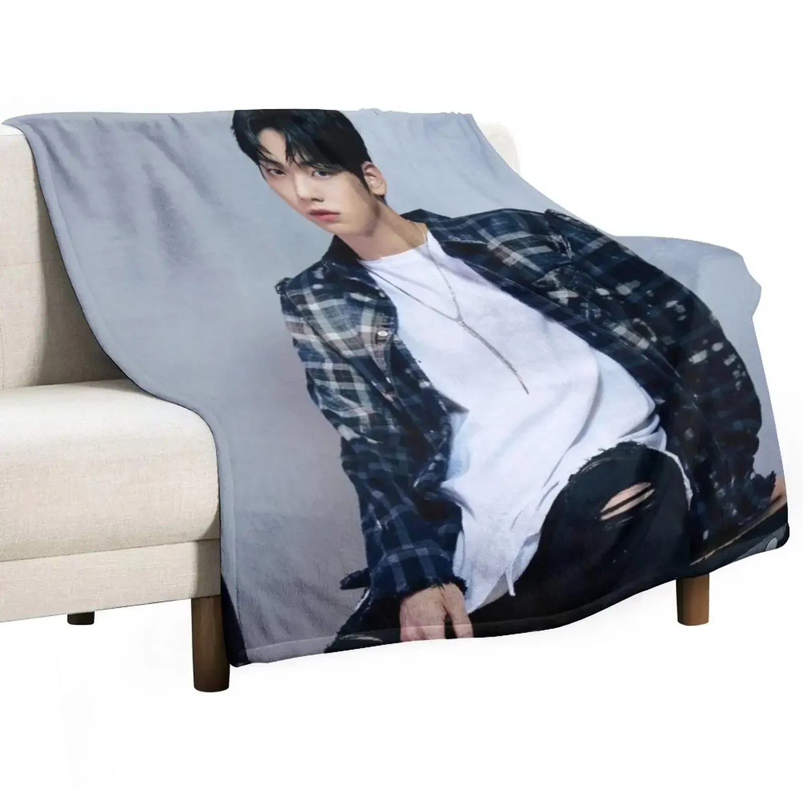 soobin Throw Blanket Moving Luxury Blankets