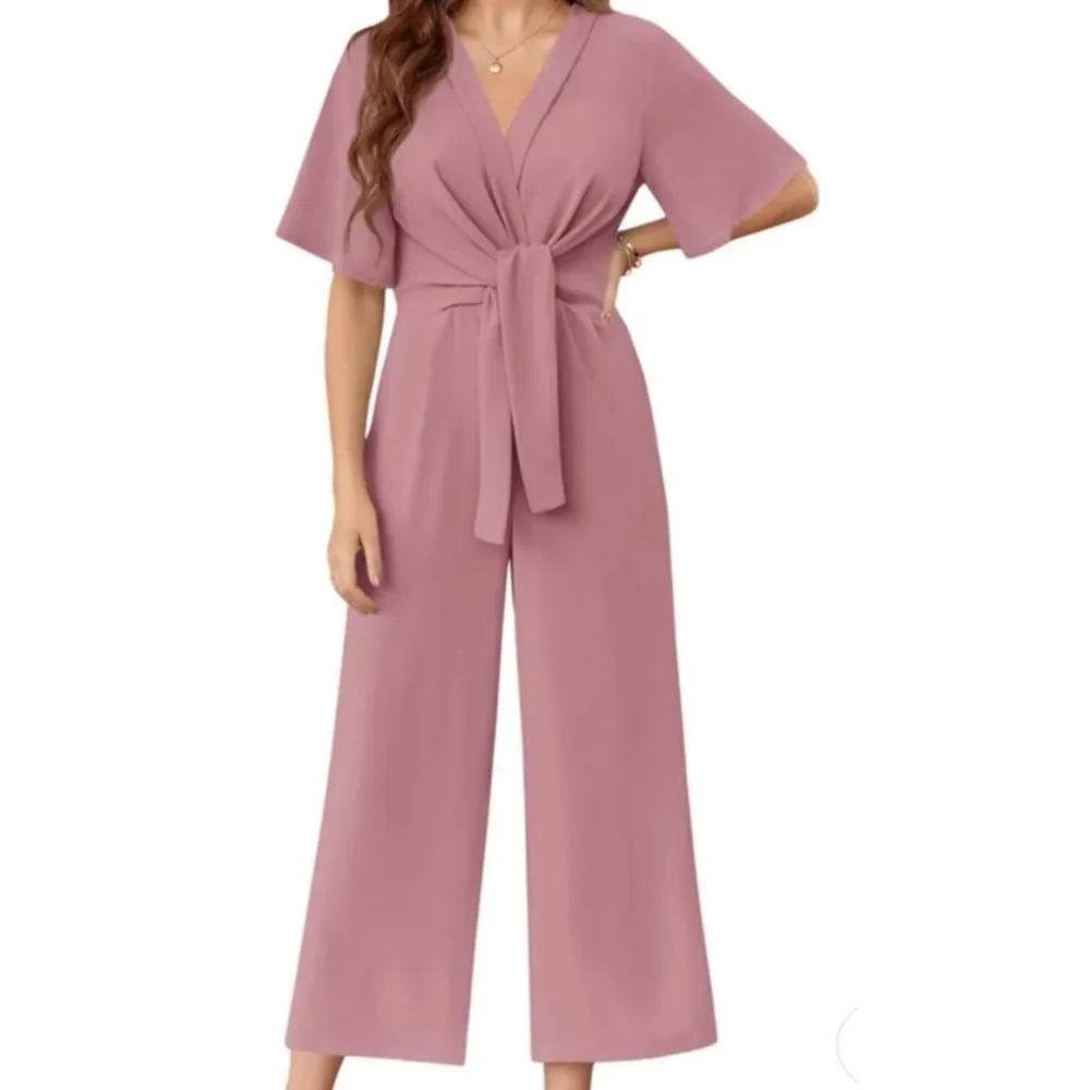 Sexy diepe v-hals chique rompertjes met veters voor dames nieuwe zomerstijl casual en elegant losse wijde pijpen vrouwelijke jumpsuit 2025