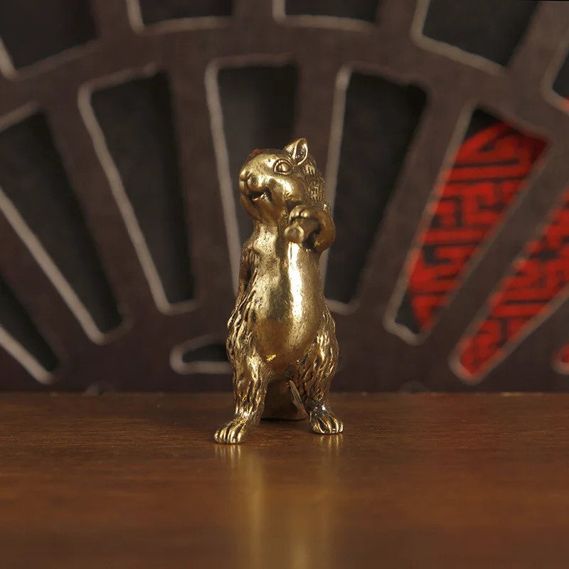 1 piece of brass retro branch-carrying squirrel ornaments creative squirrel desktop animal decoration copperware