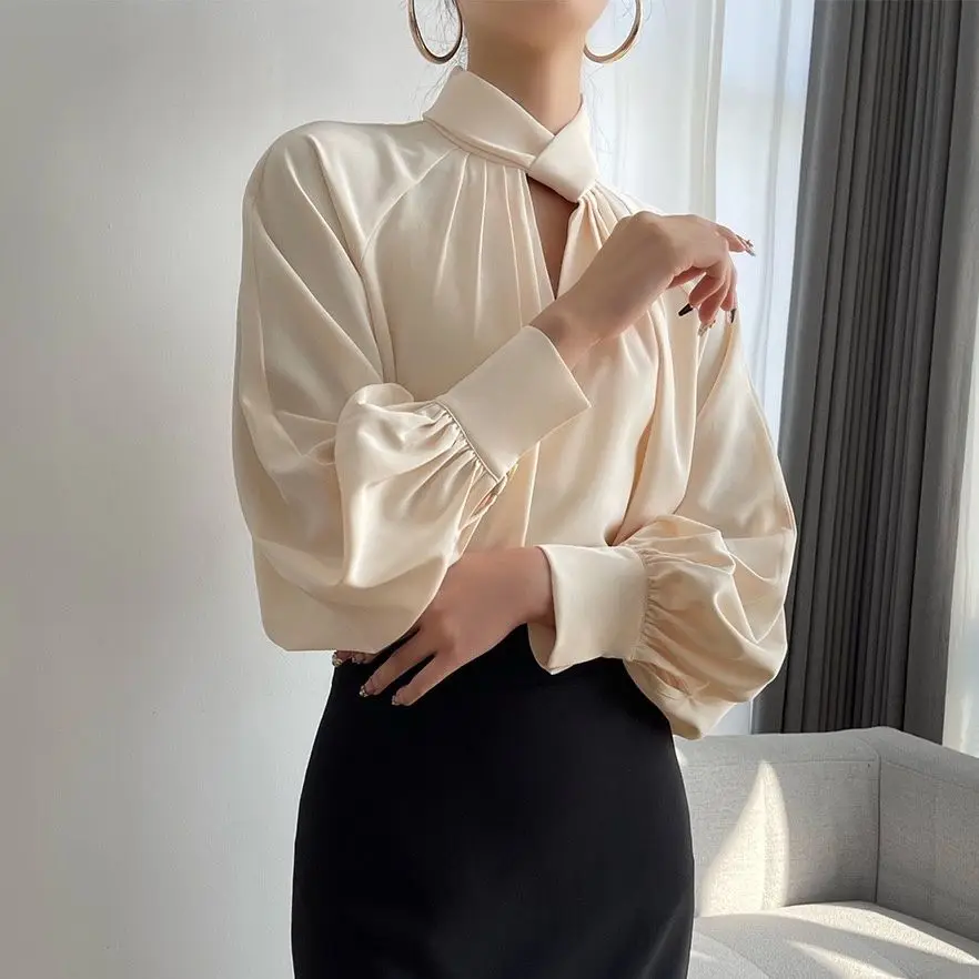 Design Sense French Standing Collar Lantern Sleeve Top for Professional Commuting Light and Mature Style Gentle and Elegant