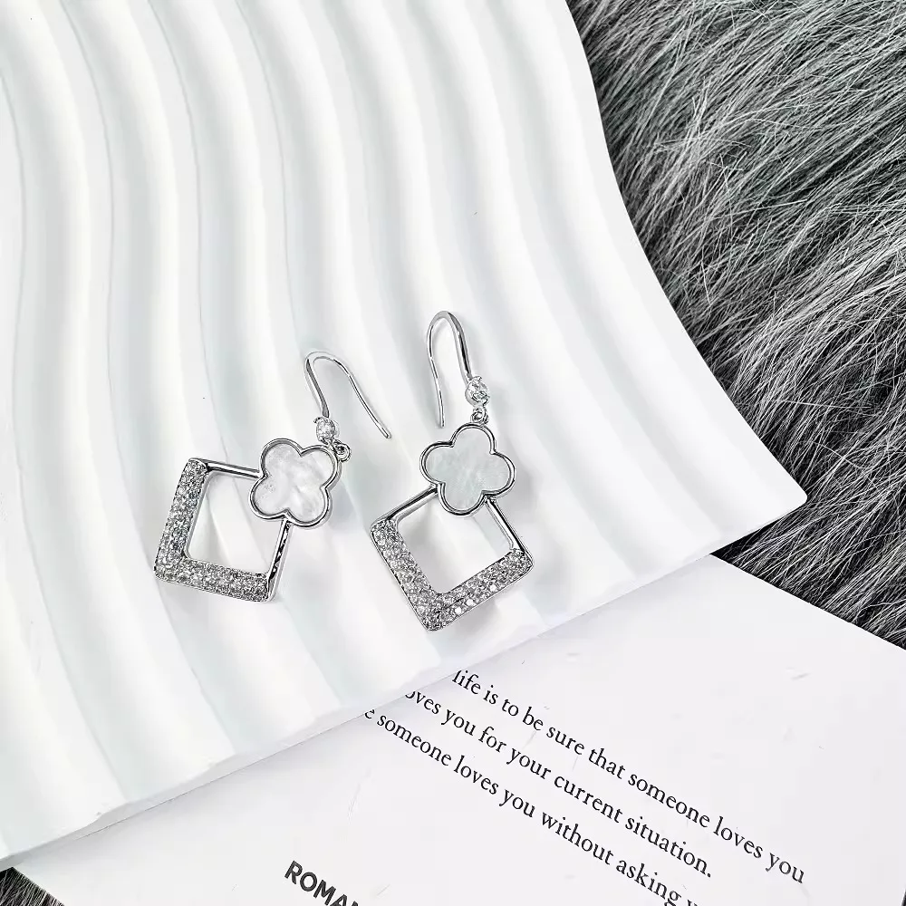 Advanced Sense Crystal Four Leaf Clover Earrings Female Geometric Generous Earrings Fashion Birthday Party Jewelry Accessories