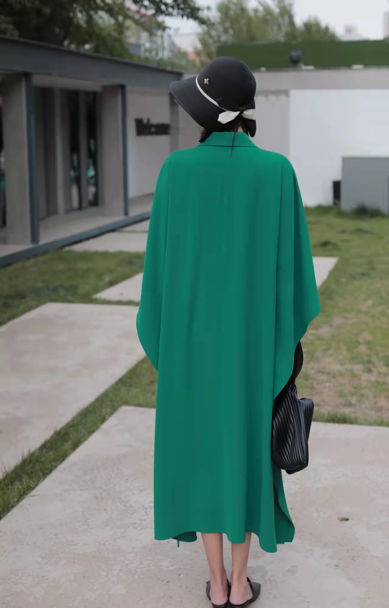 معطف نسائي من TANNT موضة خريف 2025 بأكمام تشبه جناح الخفّاش مزدوج الصدر سترة واقية باللون الأسود والأخضر معطف طويل فضفاض #6