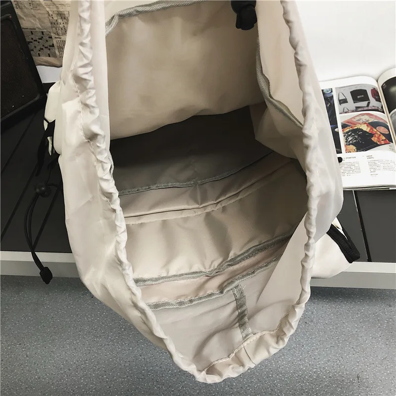 見た目も良く学生向けの新しいバックパック、メンズ大容量、ファッション通勤旅行、コンピューターバックパック新学期