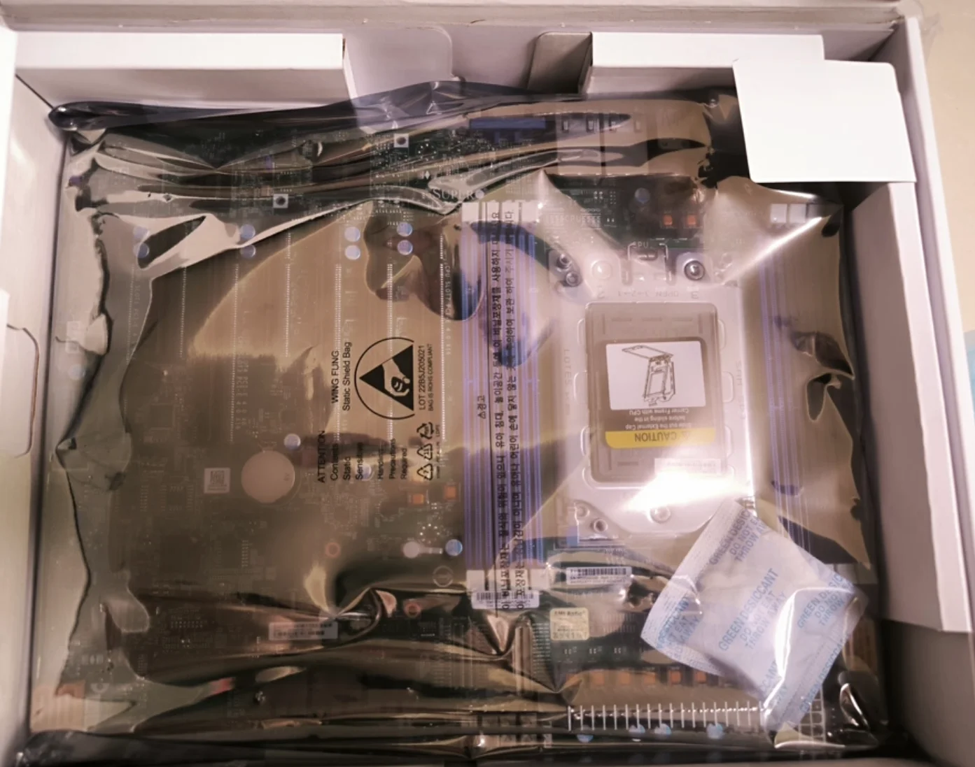 Motherboard-Kombination mit EPYC 7551P 32-Kern-Prozessor und 128GB RAM-Kit, Einzelstück und Set können ausgewählt werden.