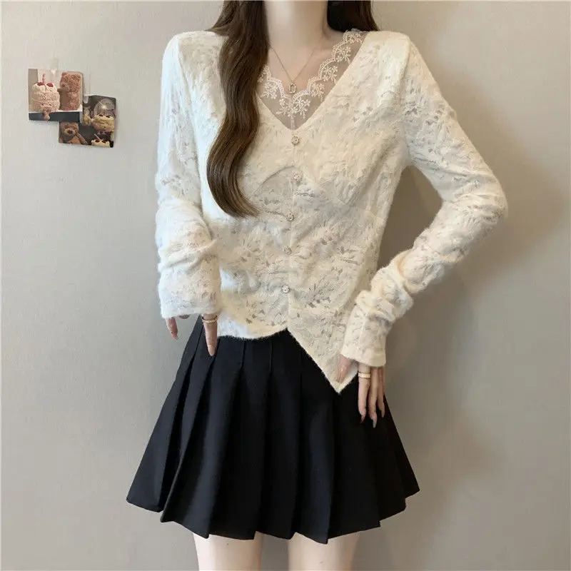 French Style Lace Base Shirt Slim Fit New Fashion with Thick Velvet Long Sleeved Slit Top for Women