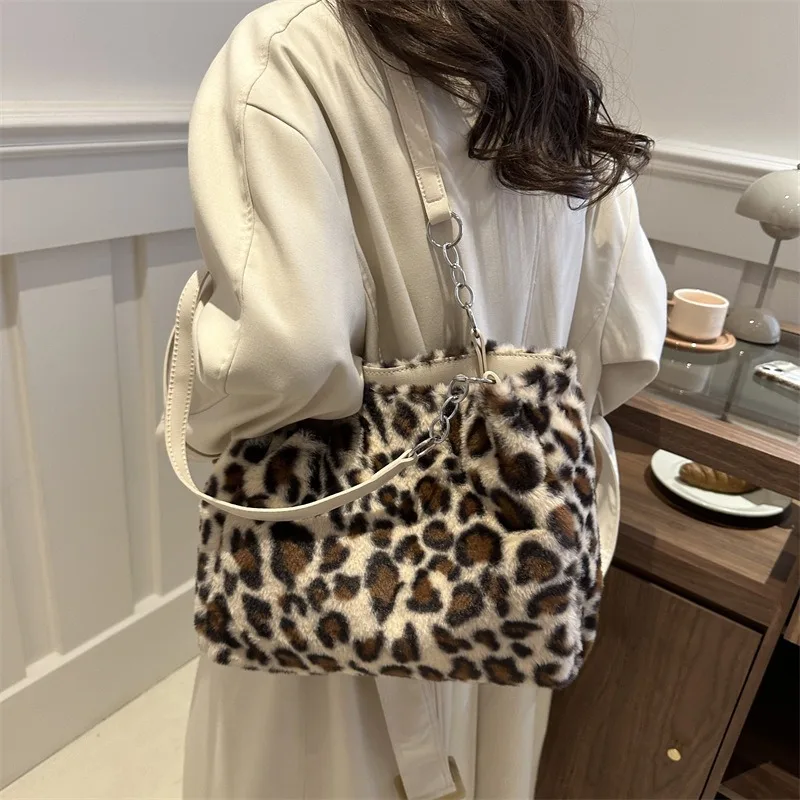 New Leopard Print Fur Bags Women Fashion Portable Faux Fur Handbags Winter Soft Warm Bag Girls Fluffy Large Capacity Tote Purse