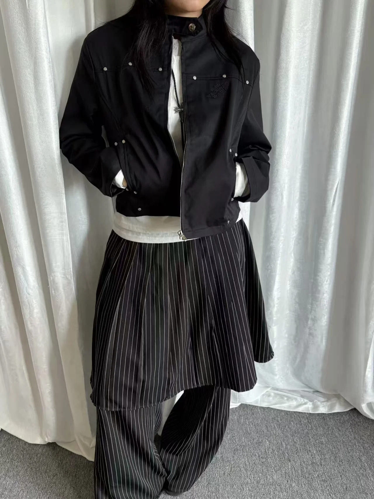 カジュアルスタイルショートジャケットリベットデザインバイカージャケットファッショナブルセクシーガールレジャーモーターサイクルアウターウェアローカルエイリアンアウターウェア