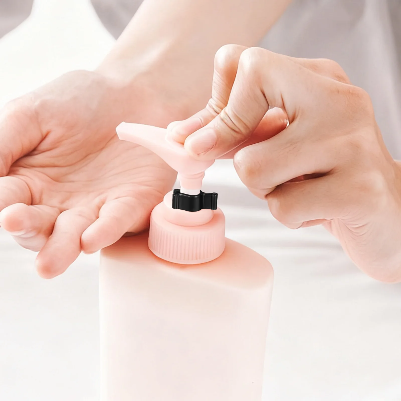 

30Pcs Secure Cleansing Oil Bottle Pump Lock Leakproof Dispenser Clip Collar for Shampoo Lotion Travel Use