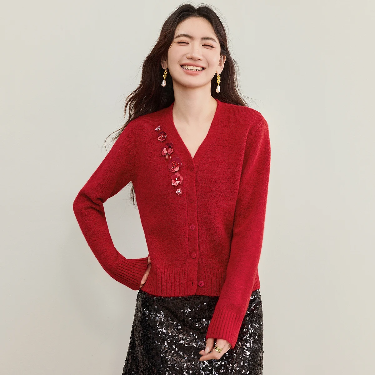 

SENTUBILA Women Cardigan Long Sleeve Luxury Knitted Sweaters 2025 Autumn Elegant V-neck Beading Sequins Female Tops W53EB3381