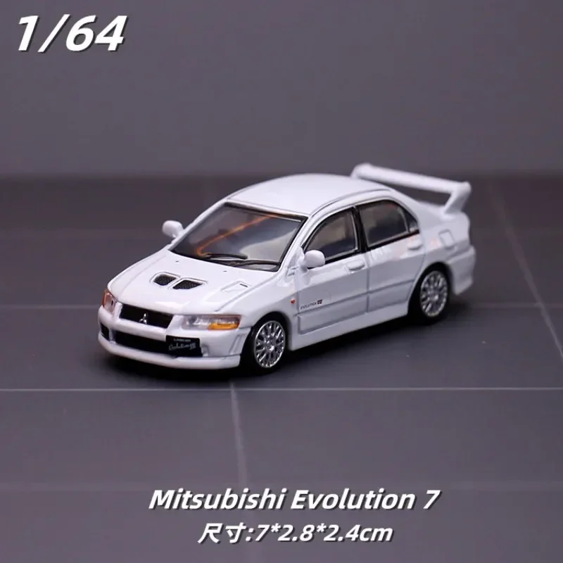JKM 1/64 Mitsubishi EVO 7 Modello di auto sportiva in lega Modello di veicoli pressofusi Scorrevole ammortizzante Simulazione da collezione Giocattolo