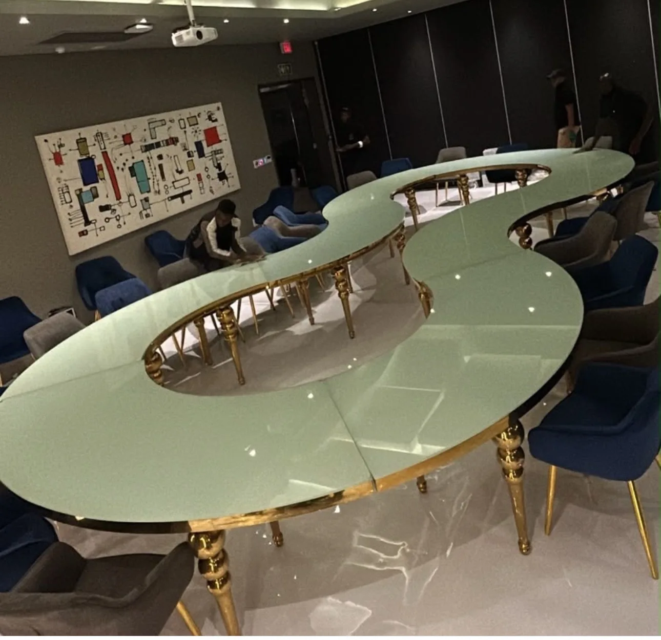 Fancy Wedding Events Furniture Golden Shiny Stainless Steel Circle Serpentine Hotel Banquet Luxury Dining Tables