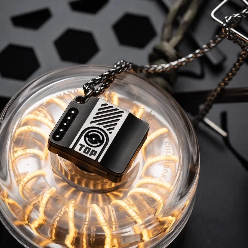 DZ.2025 قلادة معدنية ميكانيكية كلاسيكية جديدة مع قلادة EDC متعددة الاستخدامات للعناصر الميكانيكية