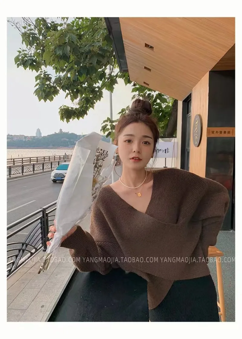 เสื้อสเวตเตอร์แขนยาวทรงหลวมสไตล์เกาหลีสำหรับผู้หญิง คอวี เซ็กซี่ สีพื้น