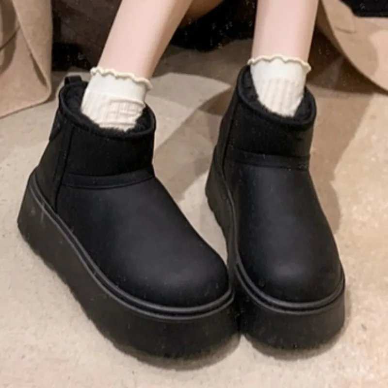 2025 شتاء موضة جديدة بلون بولي PU مقاوم للماء المرأة حذاء من الجلد المنزل اليومي أفخم سماكة حذاء الثلج عالي الرقبة دافئ بوتاس موهير