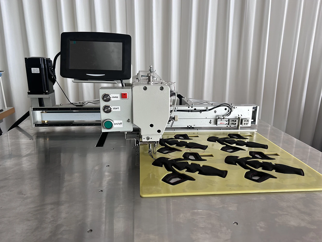 Big Sewing Area 60x50cm Programmable Flat-Bed Computerized Industrial Sewing Machine Gear For Helmet Inner Car Upholstery