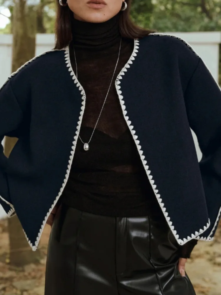 Freeacy 2026 ربيع جديد المرأة اقتصاص سترة الأزرق الداكن الأبيض صدفي خياطة المتضخم سترة الرجعية غير رسمية سترة معطف