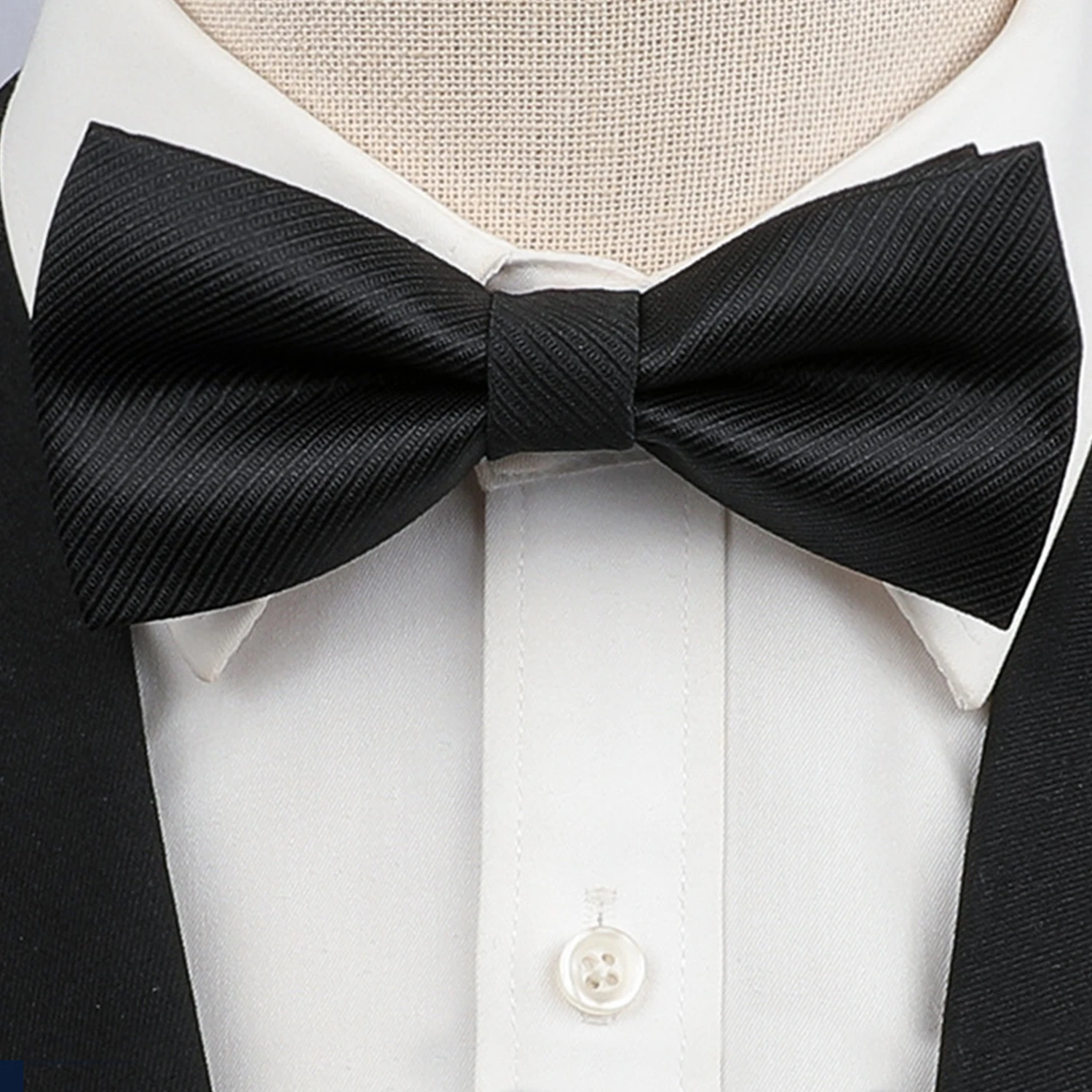 

1 Pc Groom's Bow Tie Suit Tie Formal Bow Tie Dress Wedding Bowties Black Business Wear Accessories for Men 12*6cm