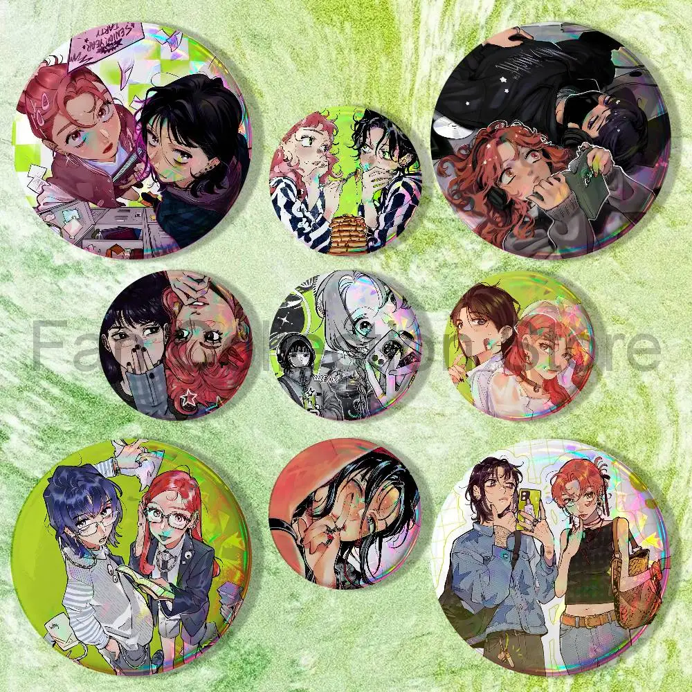 Mitsuki Koga Aya Green Yuri - Broches de esmalte de personajes de dibujos animados, accesorios de joyería de moda, broche redondo a presión para mochila