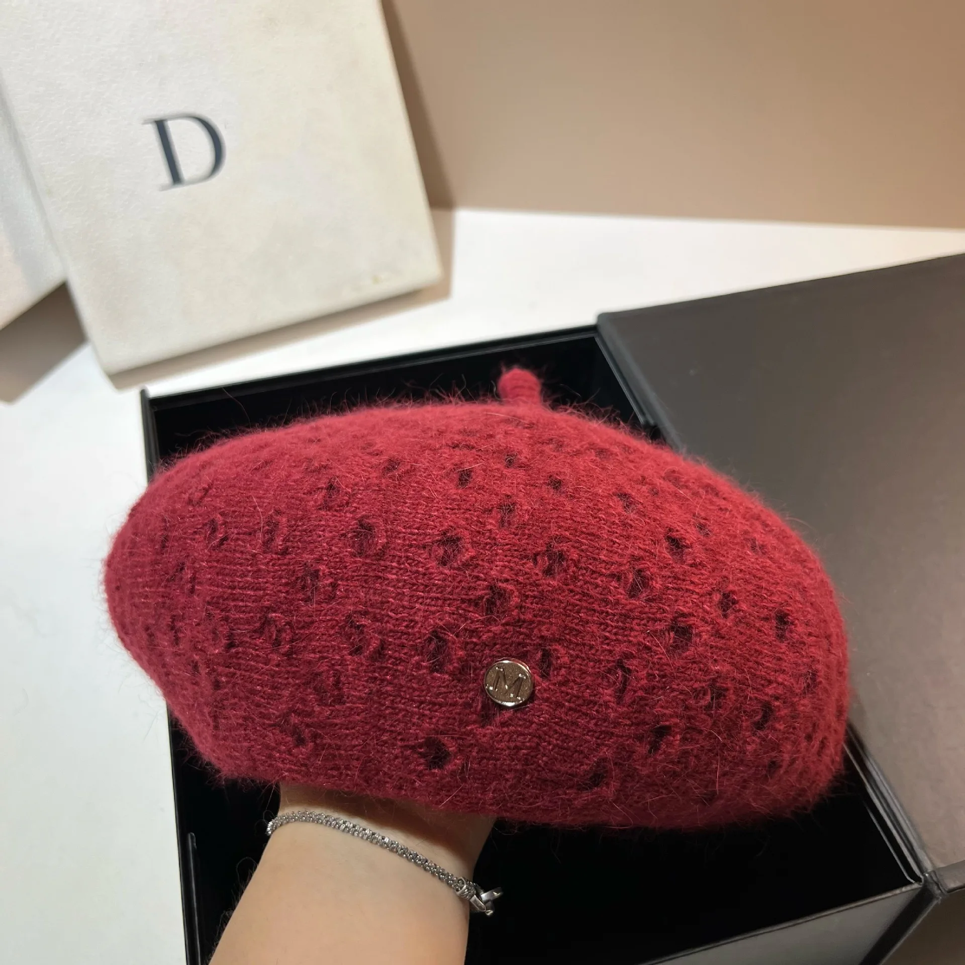 

2025 New Fashion Letter M Women's Knitted Beret Real Rabbit Fur Winter Warm Beanie Versatile Girl's Berets French Painter Hat