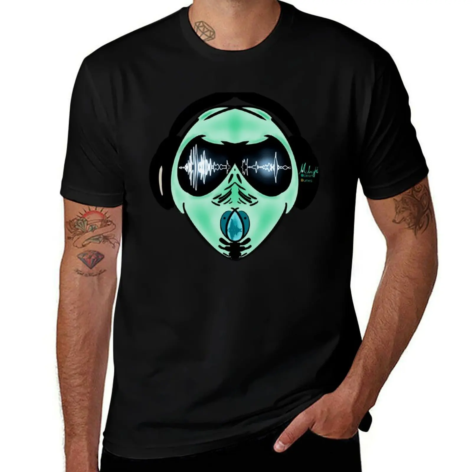 

Alien Headphones Music... T-Shirt man t shirt sublime luxury clothing labubu mens t shirt graphic