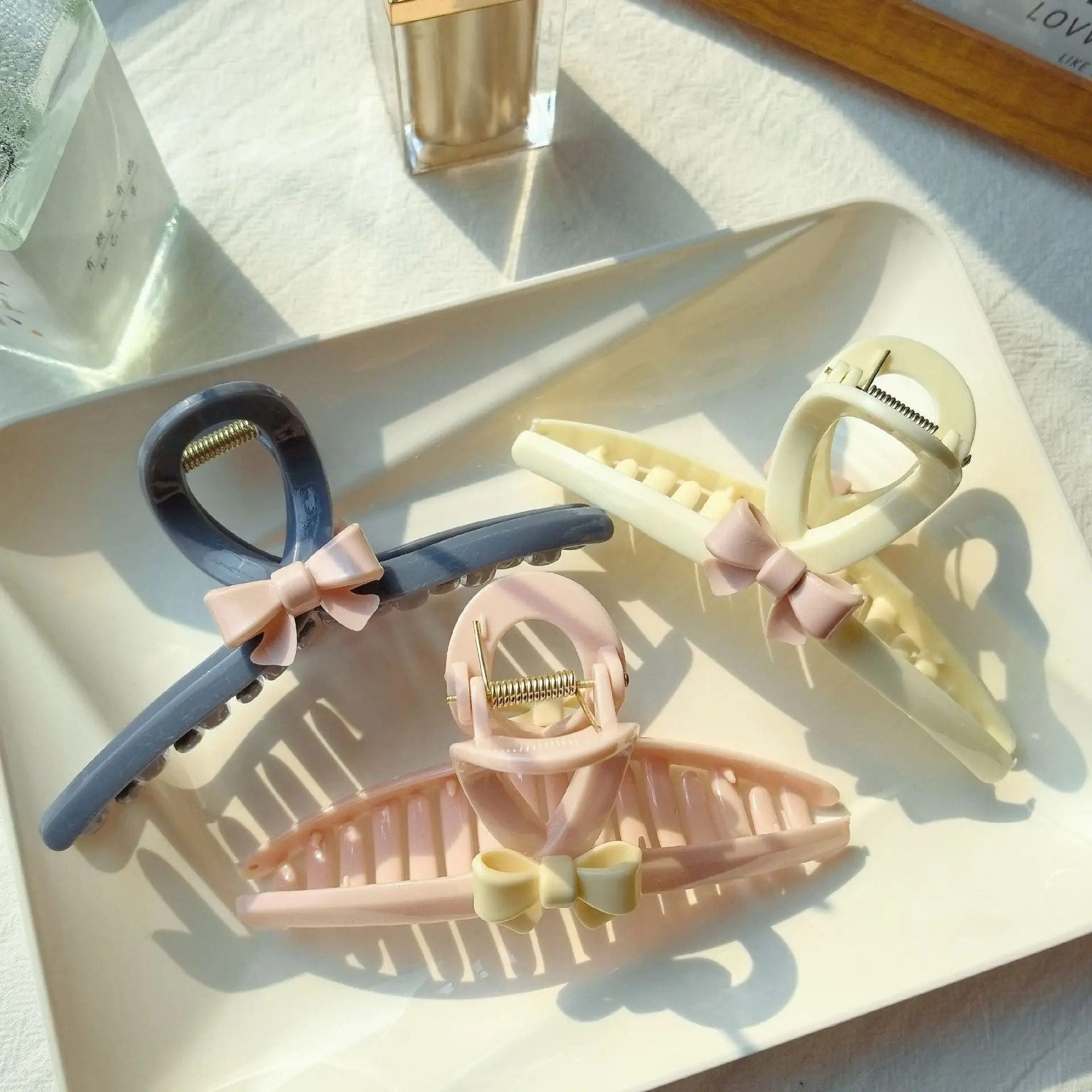 

1pc Girl's Heart Pink Bow Grip Clip New Cute, Sweet, and Versatile Comb Hair Set with Shark Clip at the Back of the Head