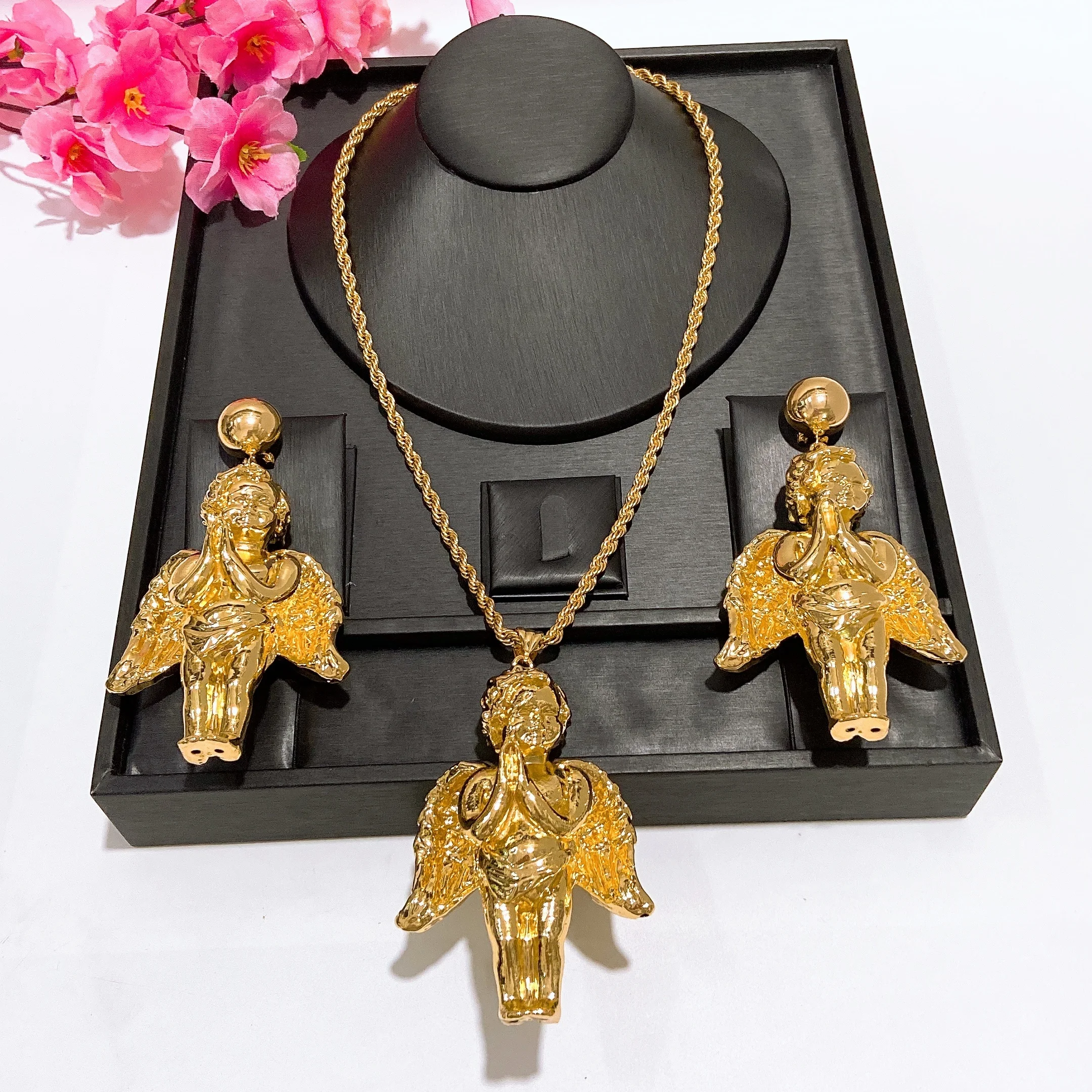 

Модный и милый комплект украшений в форме Купидона, легкий, с эффектными подвесками, длинными цепочками и серьгами, для свадьбы или вечеринки.