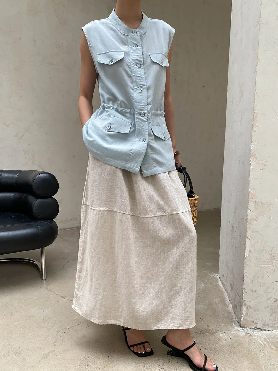 Sommerliche Damen-Weste in unifarbenem Design mit Stehkragen, Kordelzug an der Taille und schlankmachendem, ärmellosem Design. – Detail 10
