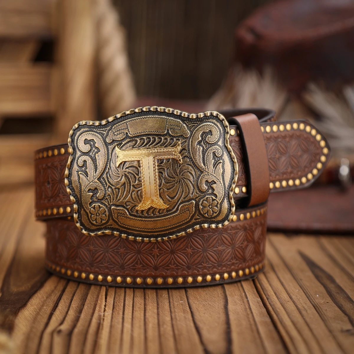 Ein Gürtel aus PU-Leder im Western-Stil für Damen und Herren, ein klassischer und lässiger Retro-Gürtel. – Detail 9