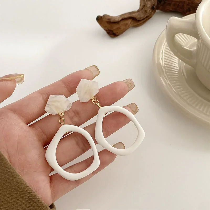 Simple White Color Acrylic Rhombic Long Drop Earrings for Women Simple Exaggerated Hollow Geometry Irregular Resin Jewelry