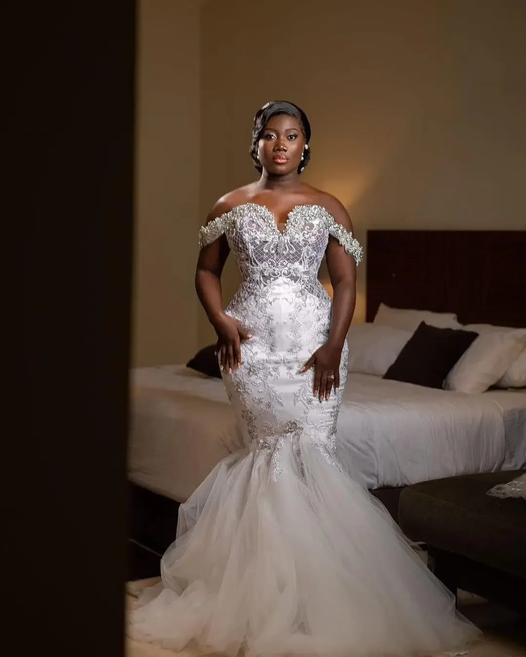 Vestido De Novia De sirena personalizado con hombros descubiertos, apliques De cristal brillante, vestidos De Novia africanos para exteriores, Vestido De Novia