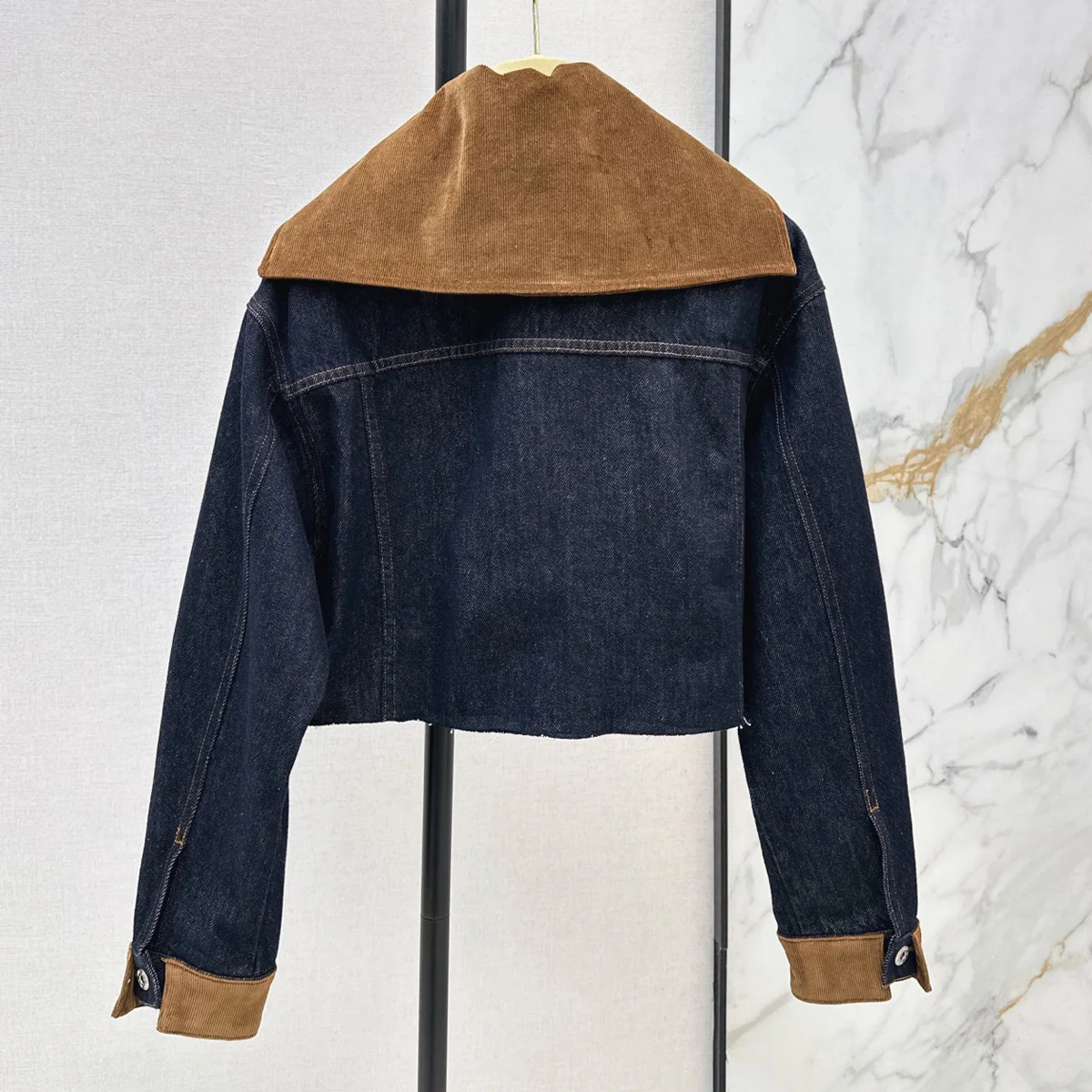 High Quality Women Contrast Collar Cropped Denim Jacket Long Sleeve Raw Hem Button Pocket Short Outerwear lyt26728108