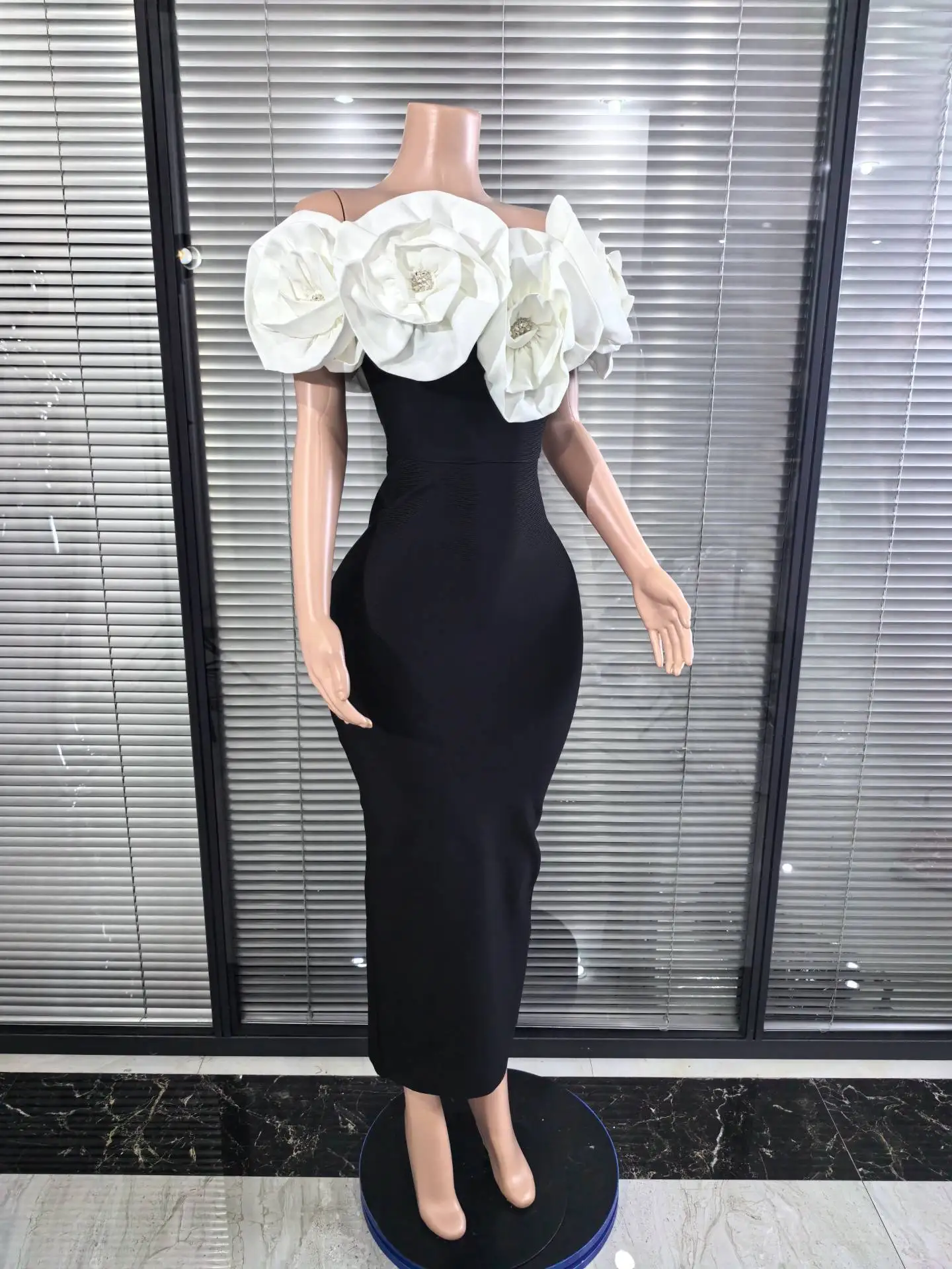 Rot Weiß Frauen Sexy Trägerlosen Großen Blumen Weg Von der Schulter Bodycon Lange Verband Kleid Elegante Abend Party Cocktail Outfit