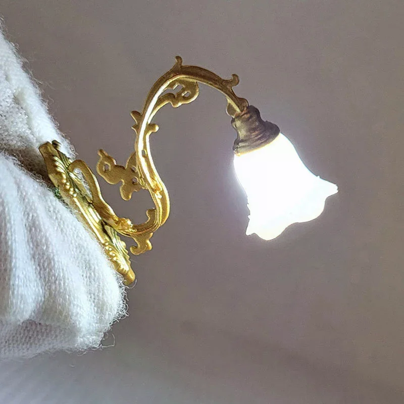 2 pçs 1/12 casa de bonecas em miniatura lâmpada parede modelo jardim quintal lustre mesa areia luz led para casa boneca decoração brinquedos presente