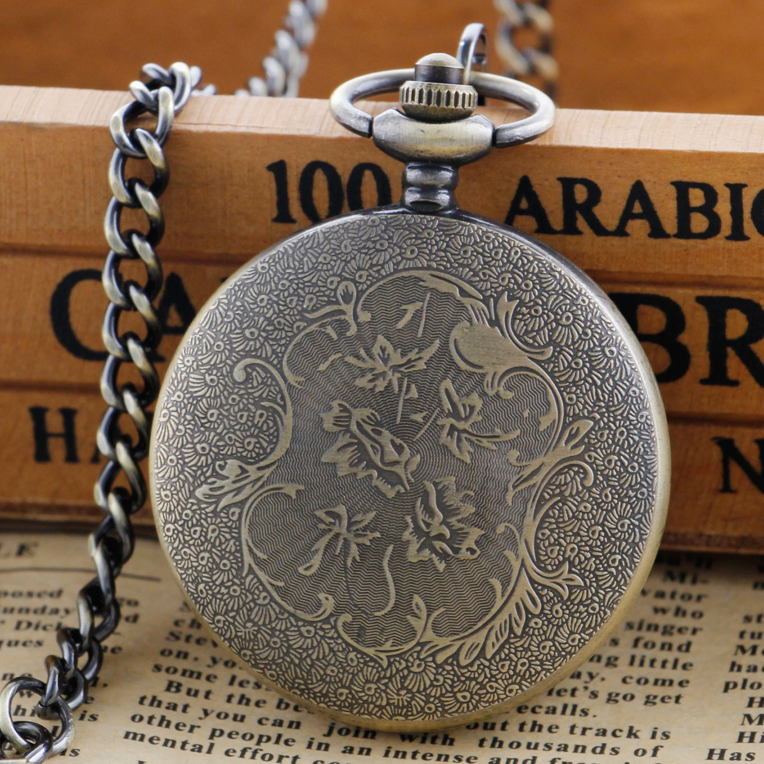 ساعة جيب كوارتز زرقاء رائعة منقوشة على شكل نسر للرجال والنساء، قلادة عصرية كلاسيكية، هدية مهرجان الطلاب