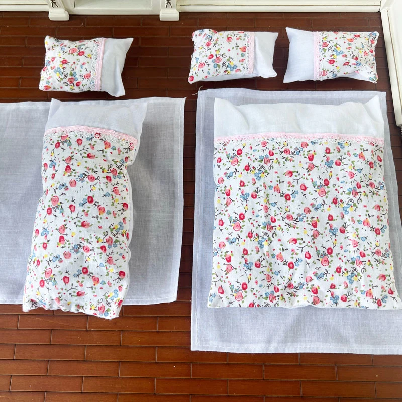 Dollhouse Miniature Bedding 7Pcs Mother Child Quilt Set Pillows Bed Sheets Quilt Covers Home Decor Toy Doll House Accessories