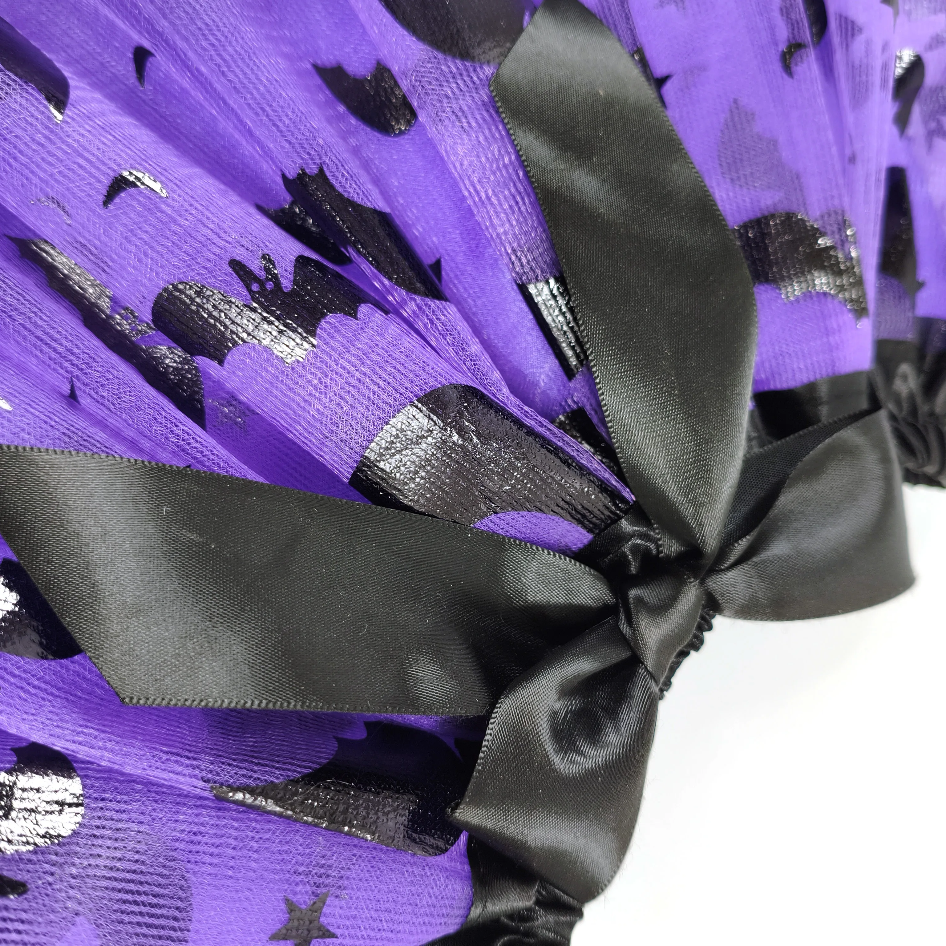 Halloween-Tüllröcke für Erwachsene mit gruseligen Fledermäusen und Sternen, schwarze Schleifen verleihen Eleganz. Leichter Tüll sorgt für Komfort – Detail 9