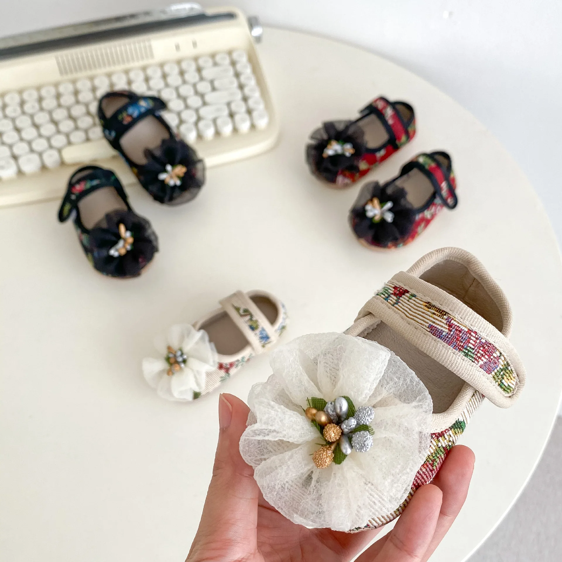 2025 Spring Fall Baby Girl First Walkers Handmade Bead Flowers Soft Sole Shoes Rubber Bottom Outdoor 0-18 Months​