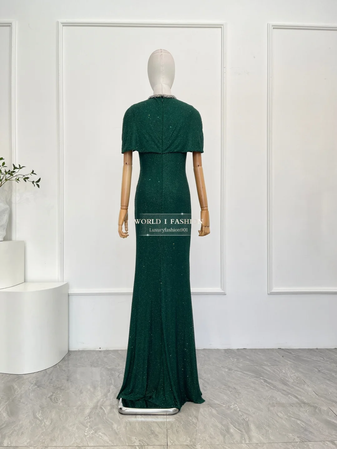 Nowa, zielona sukienka maxi z krótkim rękawem, zdobiona diamentami, idealna na imprezę, model 2025.