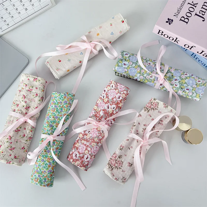 Pastoral flower makeup brush storage bag, portable pencil bag,multi-functional travel eyebrow pencil eye shadow brush makeup bag