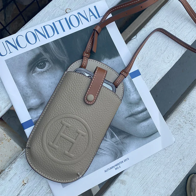 حقيبة على طراز المصمم - موديل جديد 2025 - حقيبة هاتف محمول عالية الجودة للنساء - حقيبة كروس كلاسيكية ومتعددة الاستخدامات