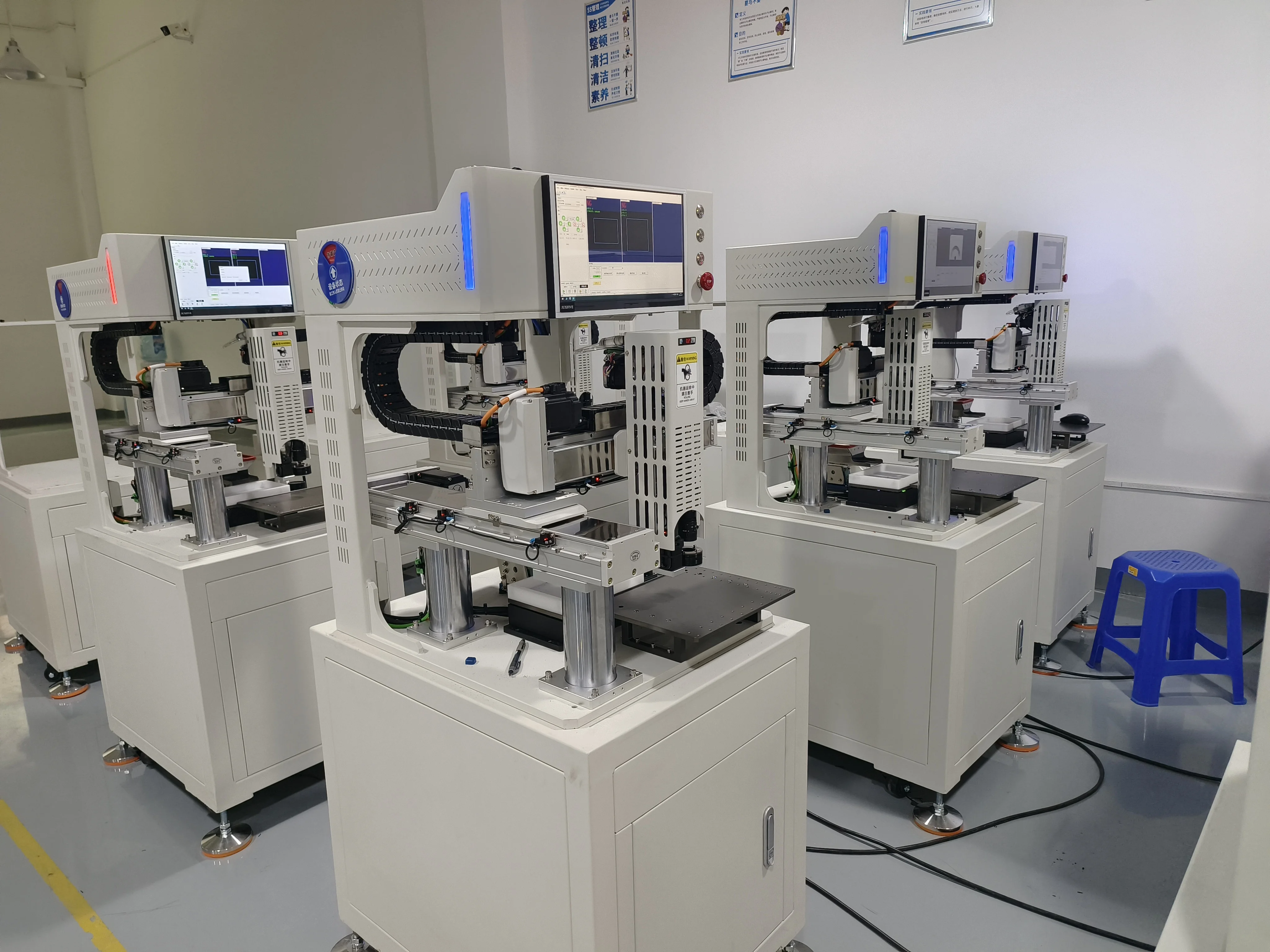 Gantry rob ot for automatic placement and feeding of high stability assembly line