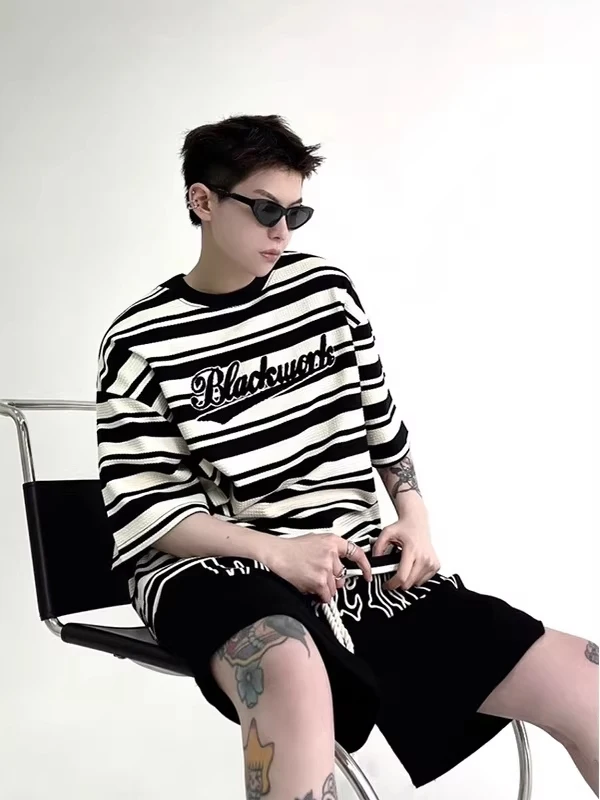 

Мужская летняя футболка больших размеров в американском стиле, повседневная, в полоску, с коротким рукавом, с буквенным принтом, круглым вырезом, модный брендовый топ