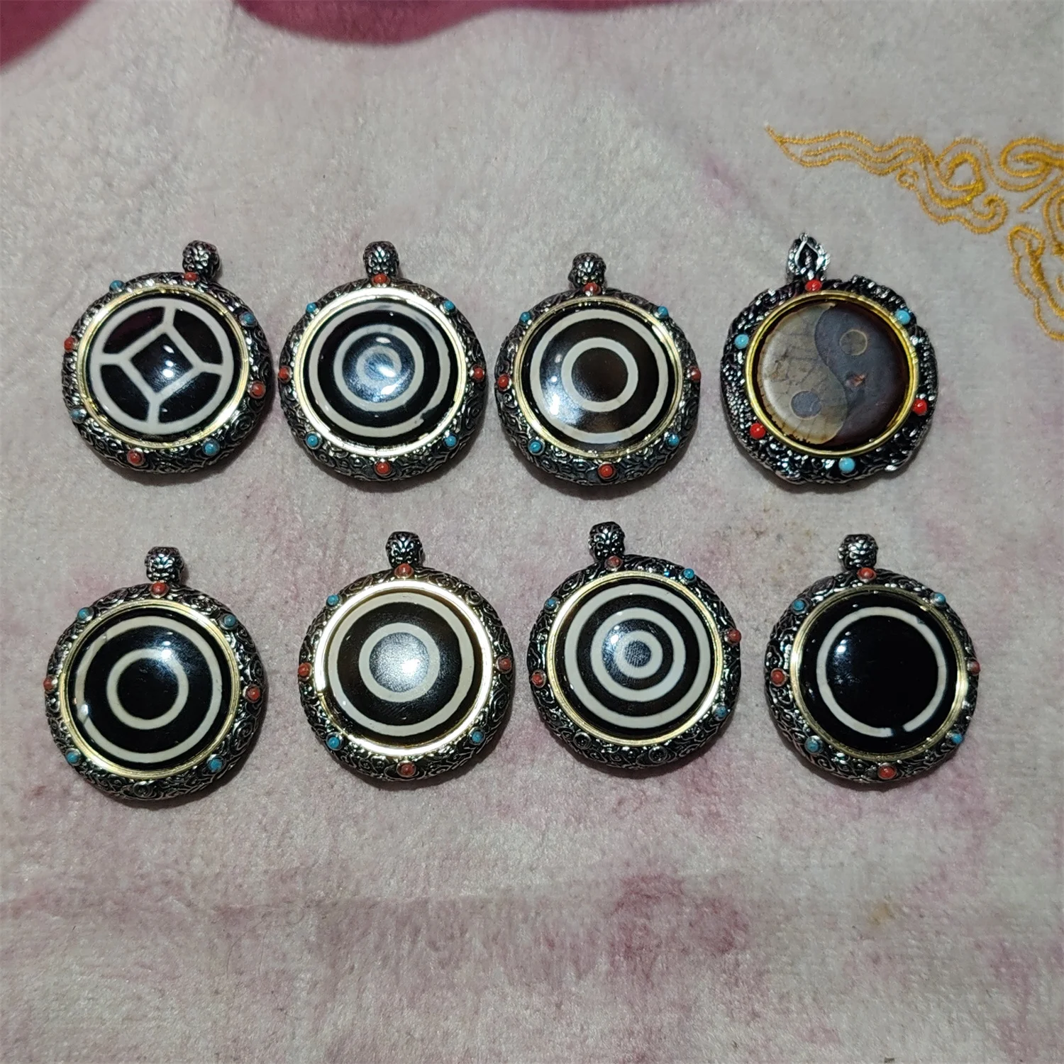 1pcs/lot Natural Agate Dzi Pendant Rotatable catch a break Ancient totems Pair with red agate and turquoise Ethnic style