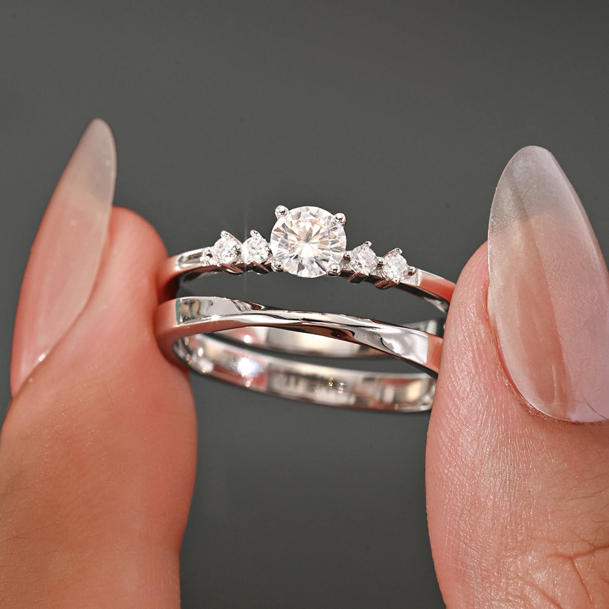 

S925 sterling silver plated with 18K white gold round moissanite diamond delicate small ring center stone 4.5mm/0.4ct for women