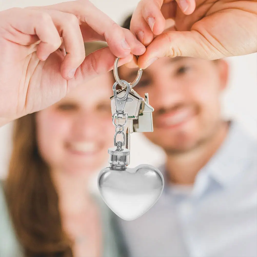 Mini Flask Keychain 2 Pieces Stainless Steel Heart Shaped Leakproof Portable Pocket Bottle for Outdoor Use