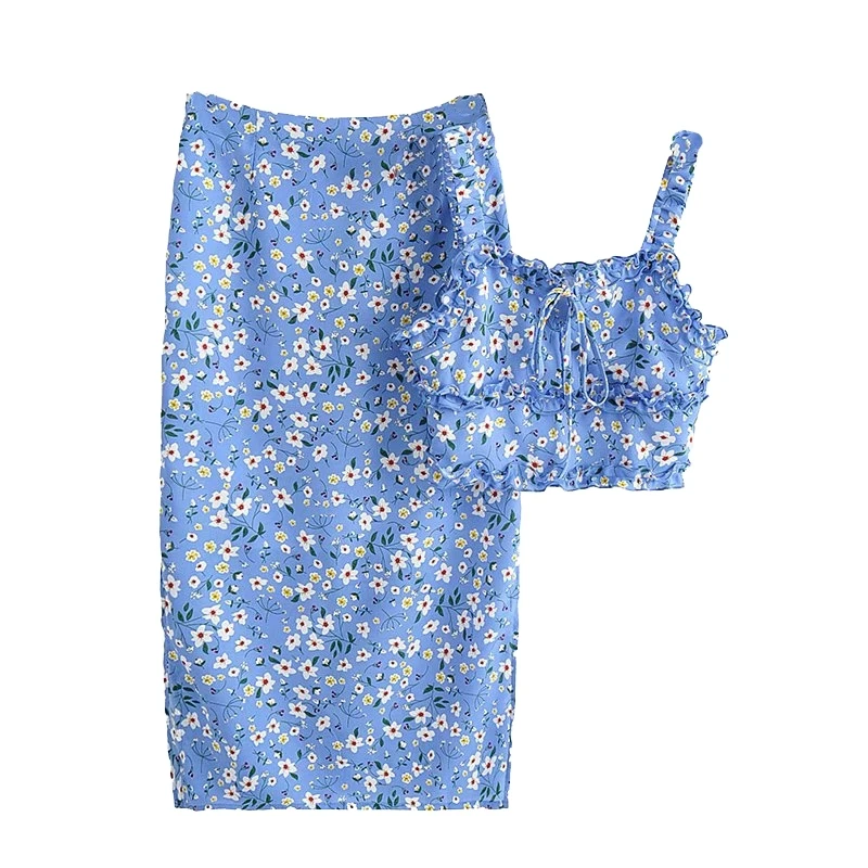 

Голубые комплекты из двух предметов с испанским дизайном и цветочным принтом. Короткий укороченный топ и прямая юбка. Комплекты из шифона в отпускном стиле.