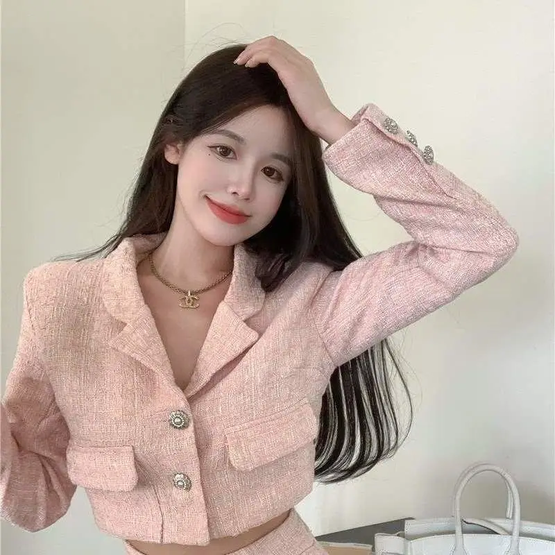 

New Autumn and Winter Elegant Chic Style Suit, Short Blazer and High-Waisted Skirt Fashionable Two-Piece Set for Women Fashion