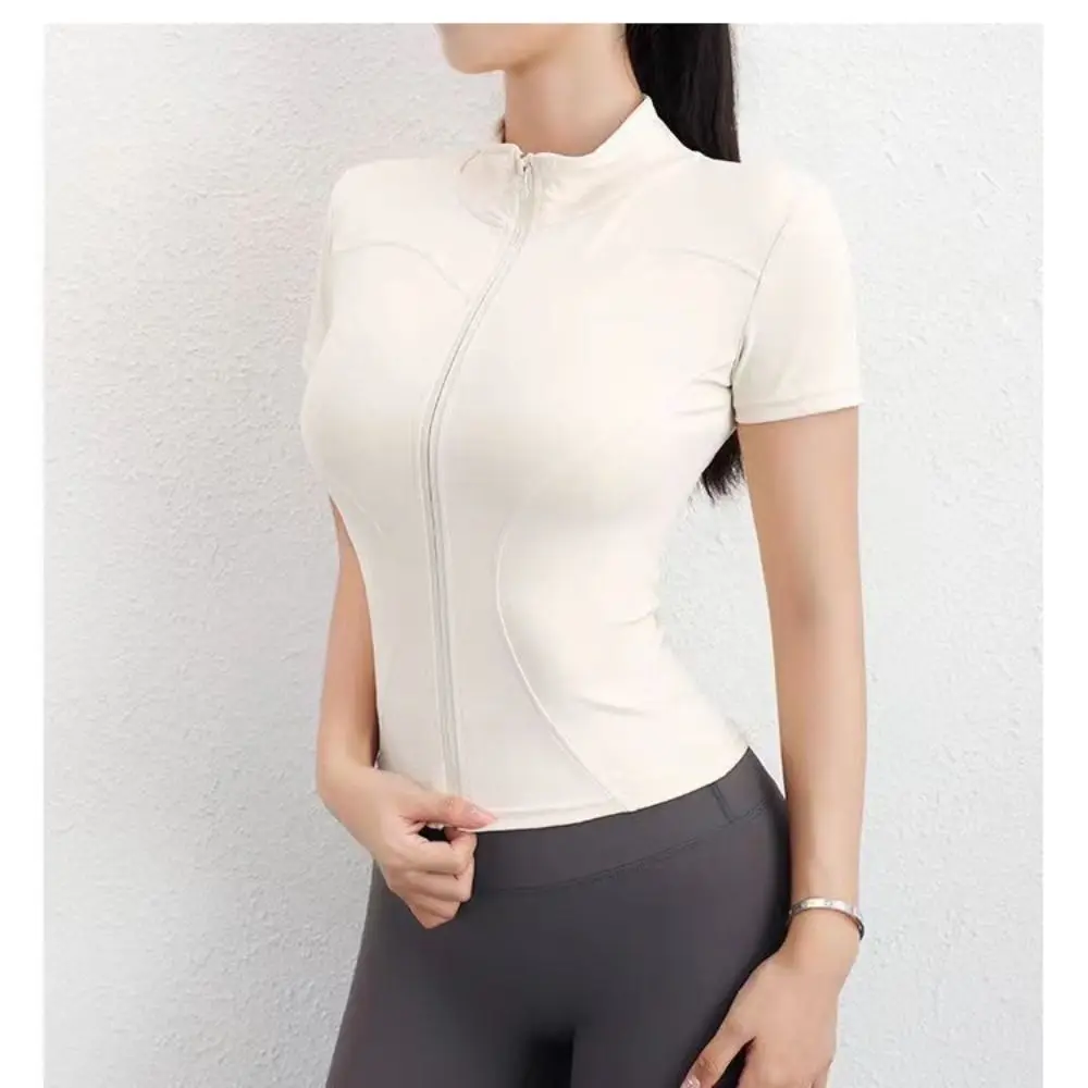 Leichtes, schmal geschnittenes Damen-Sporttop mit Reißverschluss vorne, Kurzarm-Yoga-Top mit Nahtdetails, einfarbiges Workout-Shirt für den Sommer – Detail 9